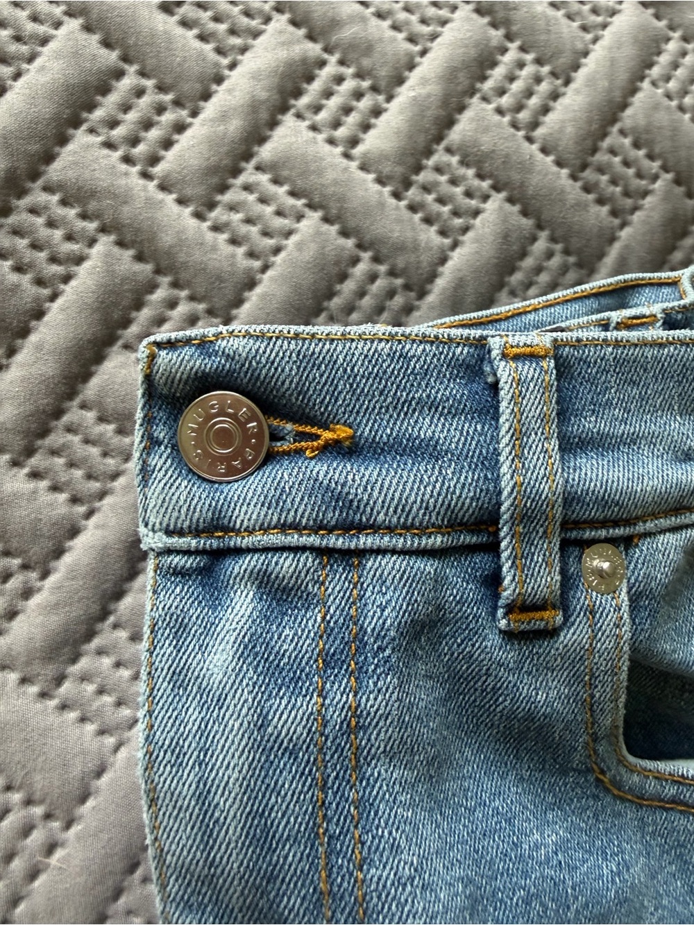 Mugler jeans, worn couple times. Sizes Fr 40 - Picture 4 of 7